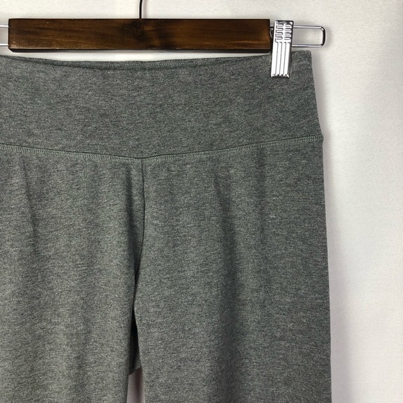 Aerie Gray Chill Play Move Athletic Leggings M Short - Picture 3 of 4